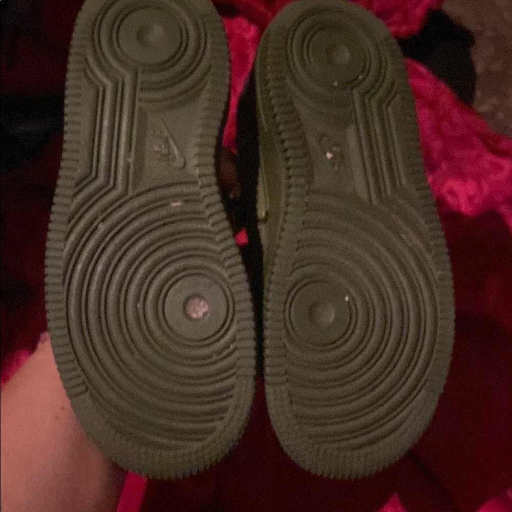 Nike Olive Green Sneakers with White Logo - Picture 5 of 8